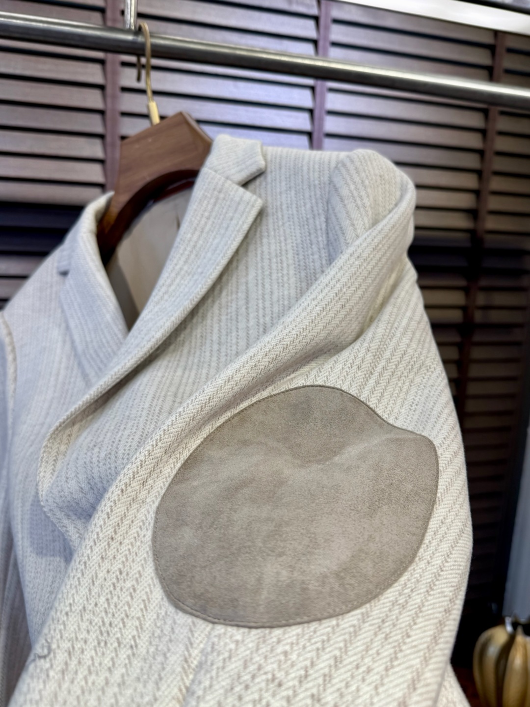 EZ & Genya FW2025 Leisure Suit: Classic, Stylish, Cozy Fabric, Custom Buttons, Fine Tailoring - 图片 7
