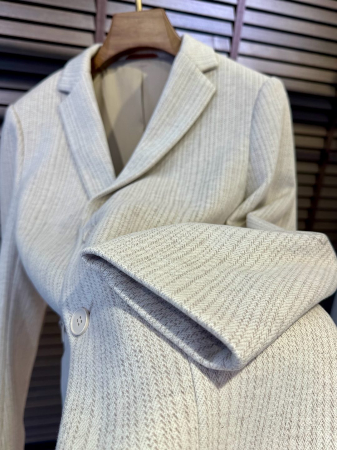 EZ & Genya FW2025 Leisure Suit: Classic, Stylish, Cozy Fabric, Custom Buttons, Fine Tailoring - 图片 6