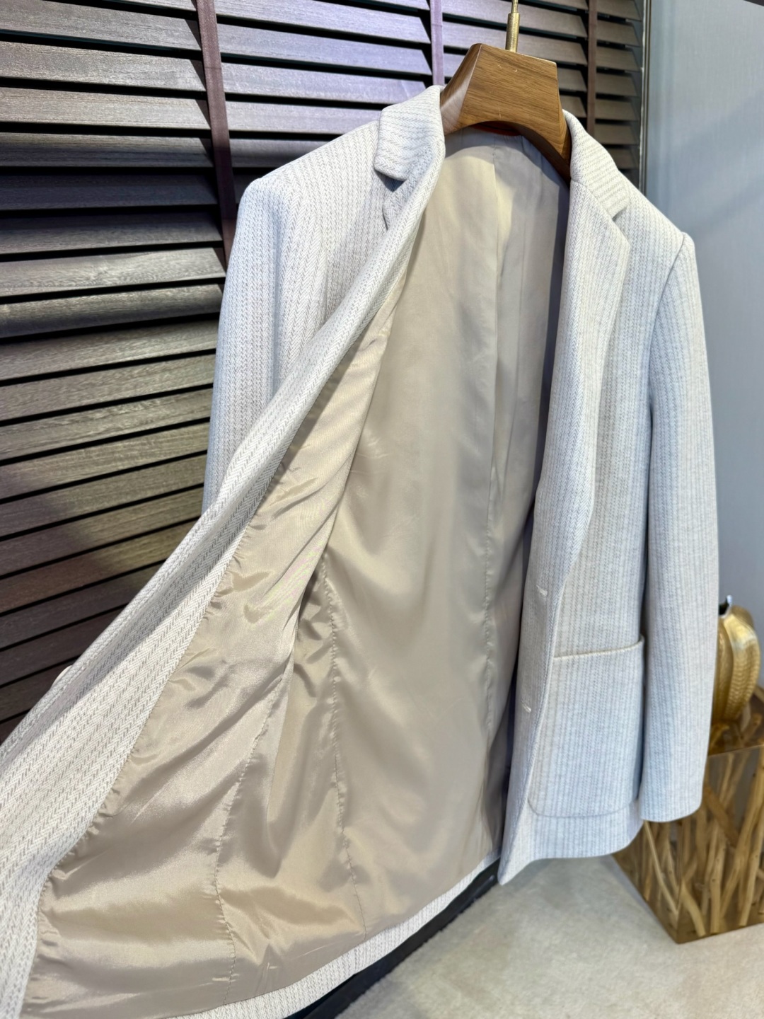 EZ & Genya FW2025 Leisure Suit: Classic, Stylish, Cozy Fabric, Custom Buttons, Fine Tailoring - 图片 8