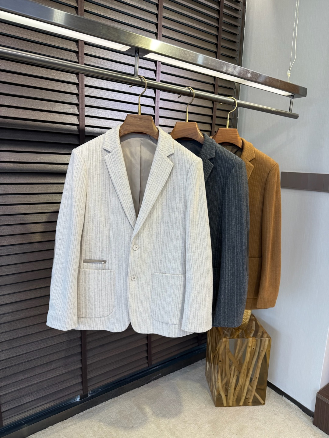 EZ & Genya FW2025 Leisure Suit: Classic, Stylish, Cozy Fabric, Custom Buttons, Fine Tailoring - 图片 3