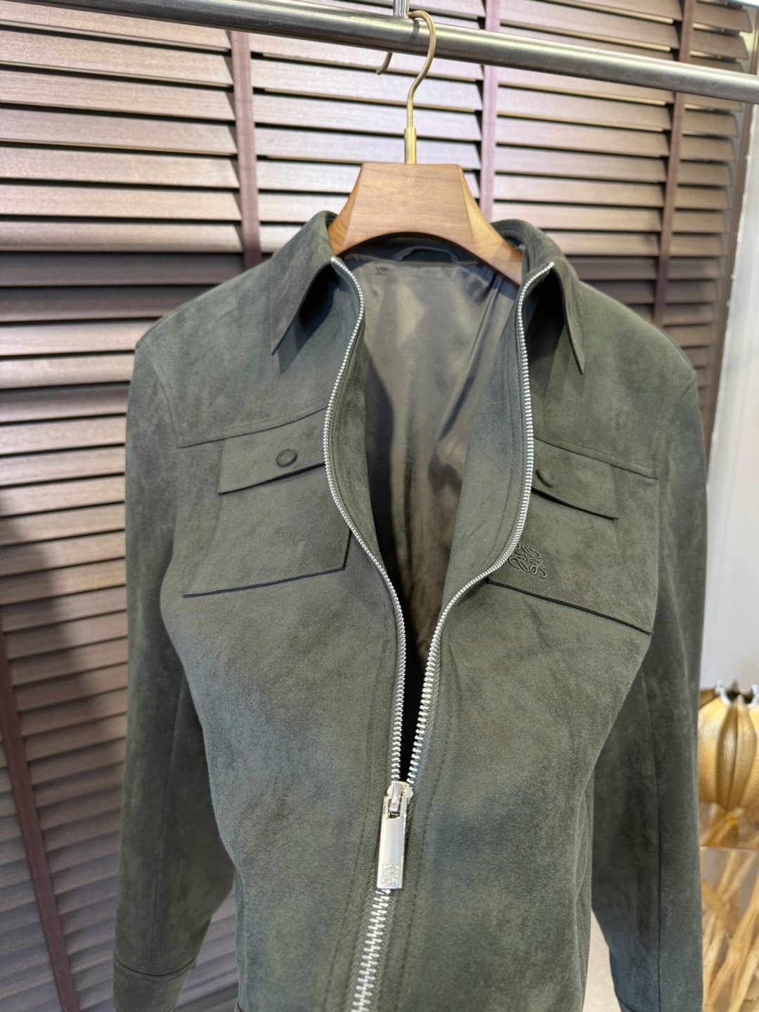 Leo & Row FW2025 Jacket: High-End Wheeled Wheeler Fashion Statement - 图片 6
