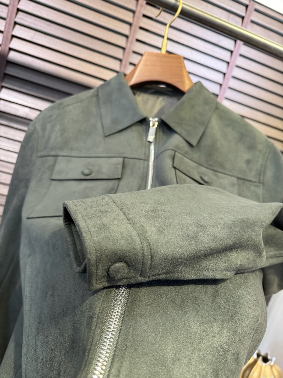 Leo & Row FW2025 Jacket: High-End Wheeled Wheeler Fashion Statement - 图片 7
