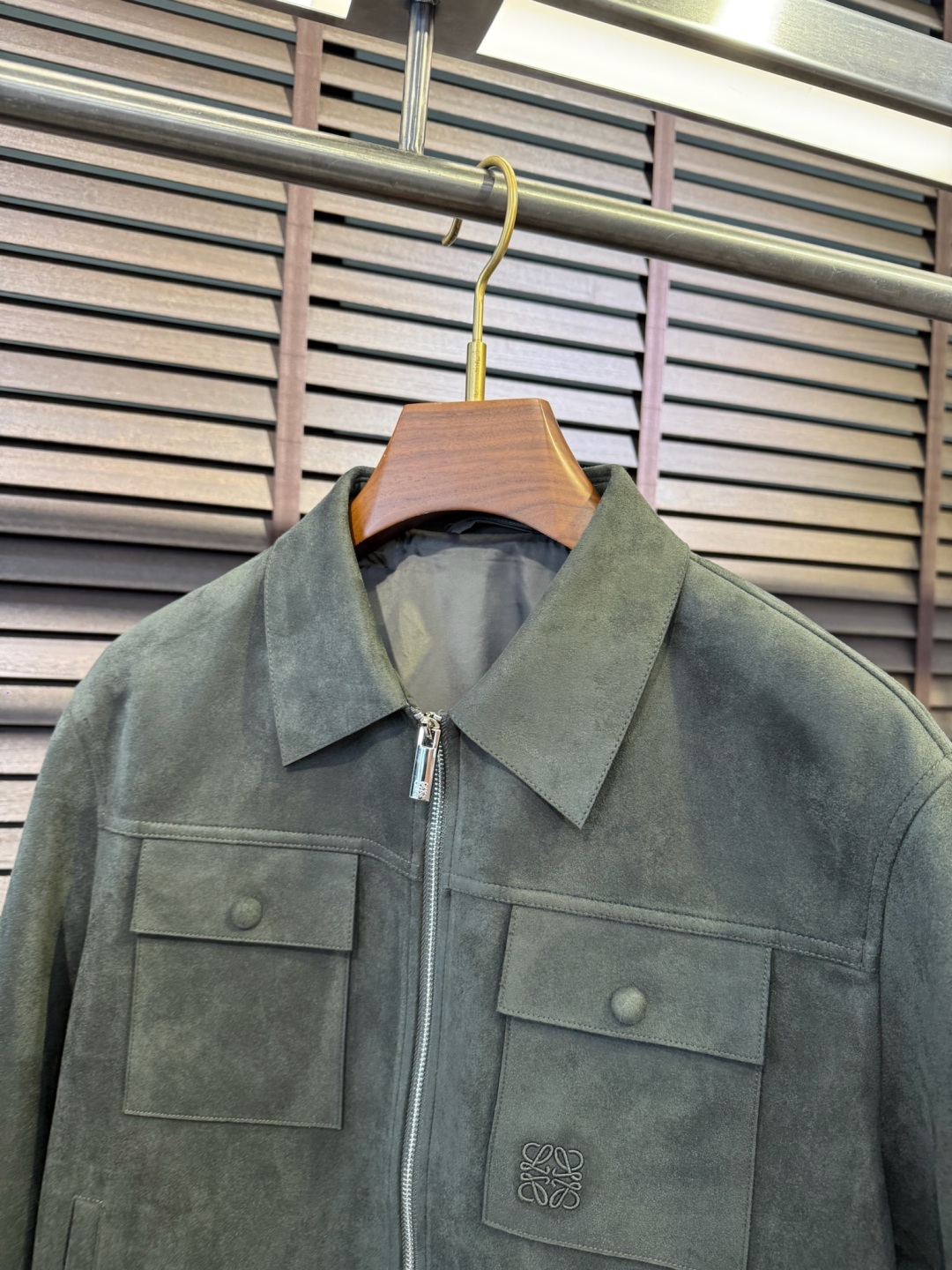 Leo & Row FW2025 Jacket: High-End Wheeled Wheeler Fashion Statement - 图片 4
