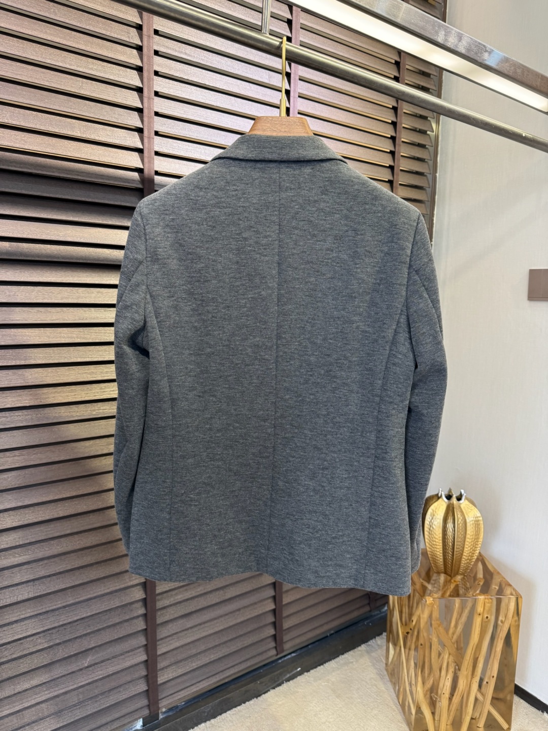 EZ & Genya FW2025 Suit Collection: Classic Alphabet Design with High Recognition - 图片 2