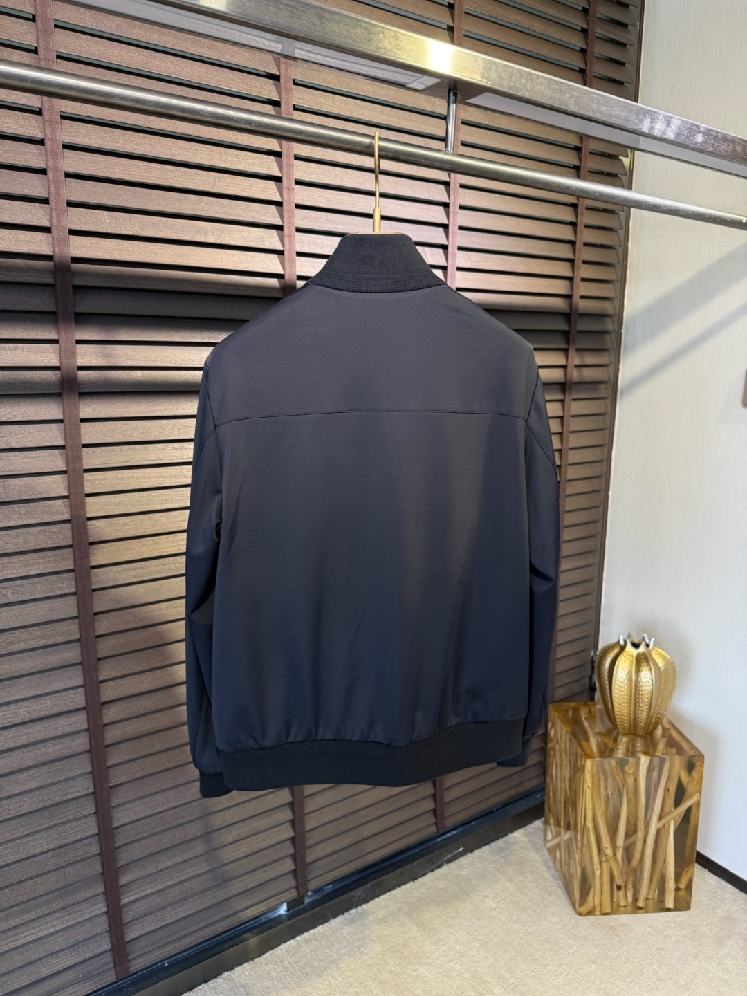 Gucc&古📐FW2025新款立领拼色时尚开衫卫衣外套。采用定制醋酸混纺面料，高支数，立挺有型，软糯不软