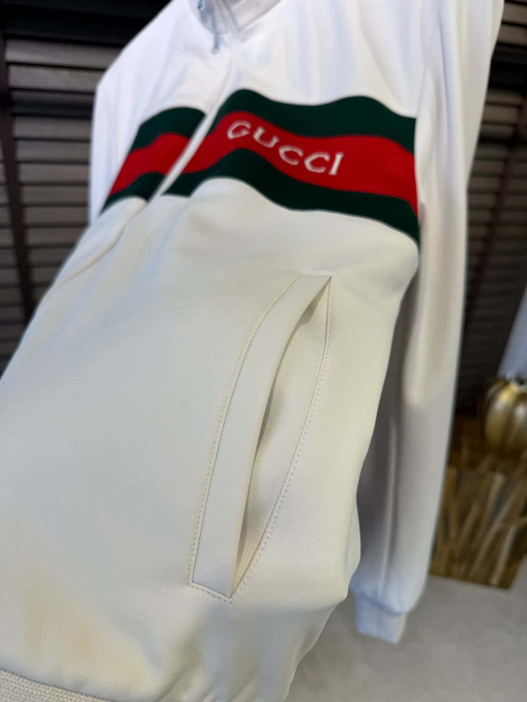 衣服 Gucc&古📐FW2025新款立领拼色时尚开衫卫衣外套。采用定制醋酸混纺面料，高支数，立挺有型，软