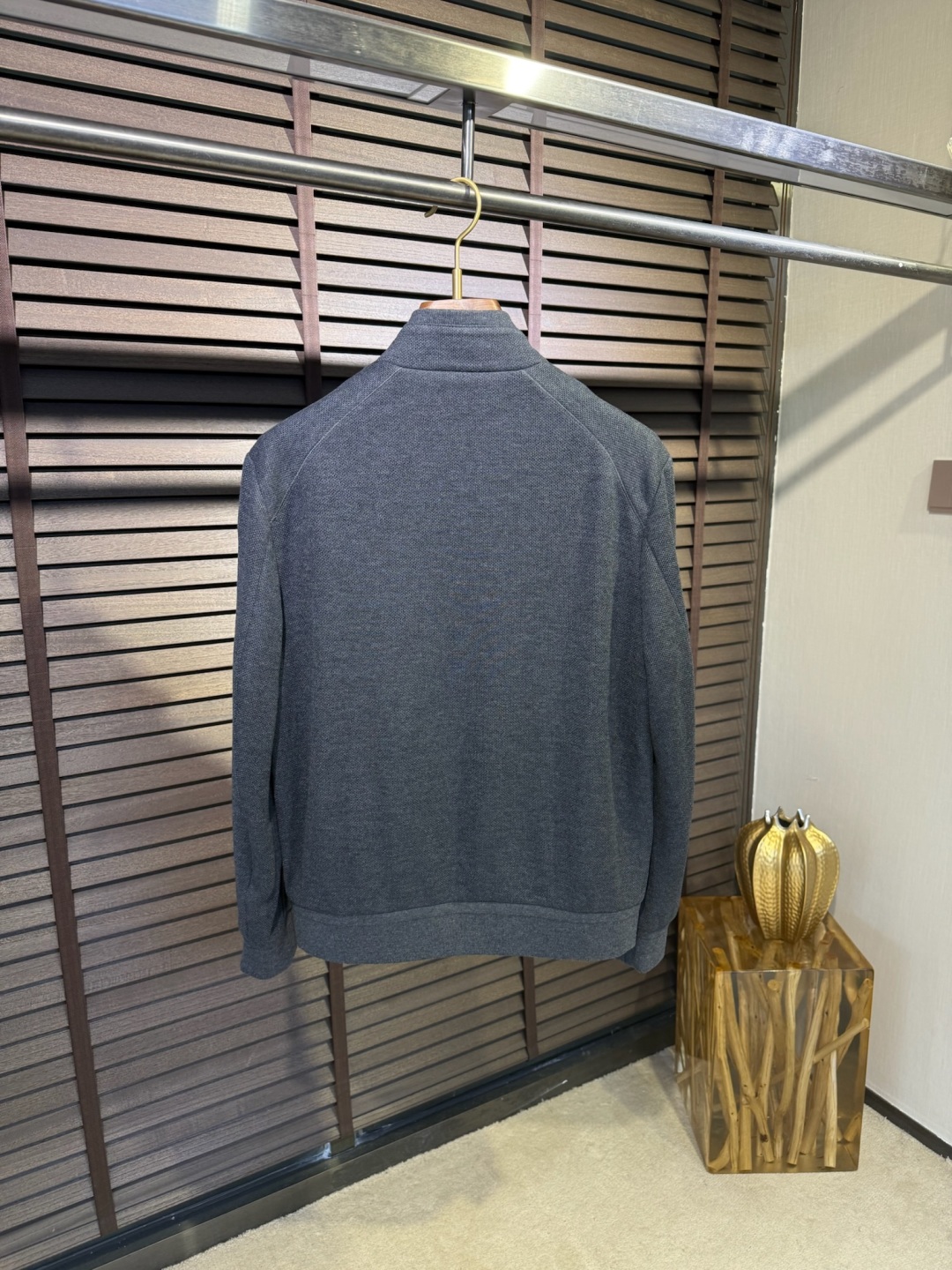 Zegn&杰尼🦷FW2025新款夹克外套。采用定制羊毛➕醋酸➕桑蚕丝➕棉➕氨纶混纺面料，软糯亲肤，抗皱立