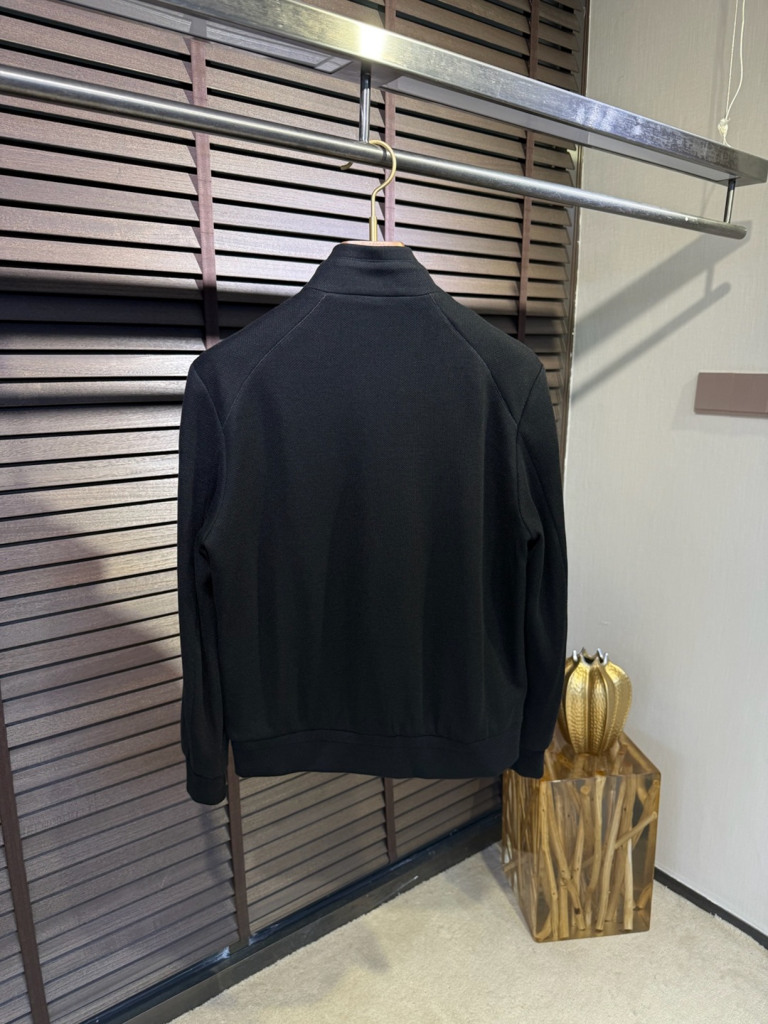 Zegn&杰尼🦷FW2025新款夹克外套。采用定制羊毛➕醋酸➕桑蚕丝➕棉➕氨纶混纺面料，软糯亲肤，抗皱立