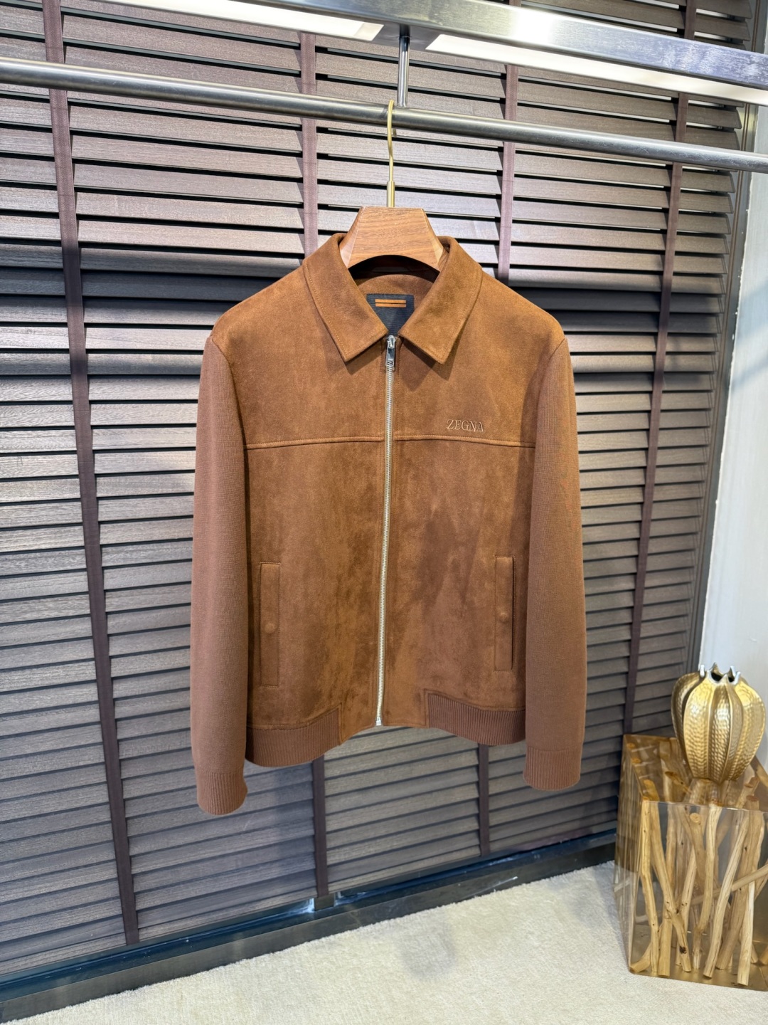 ZEGN&杰尼🦷FW2025秋冬新款针织拼接夹克外套。采用定制机车皮➕针织面料，针织面料🈶加抗起球纤维，