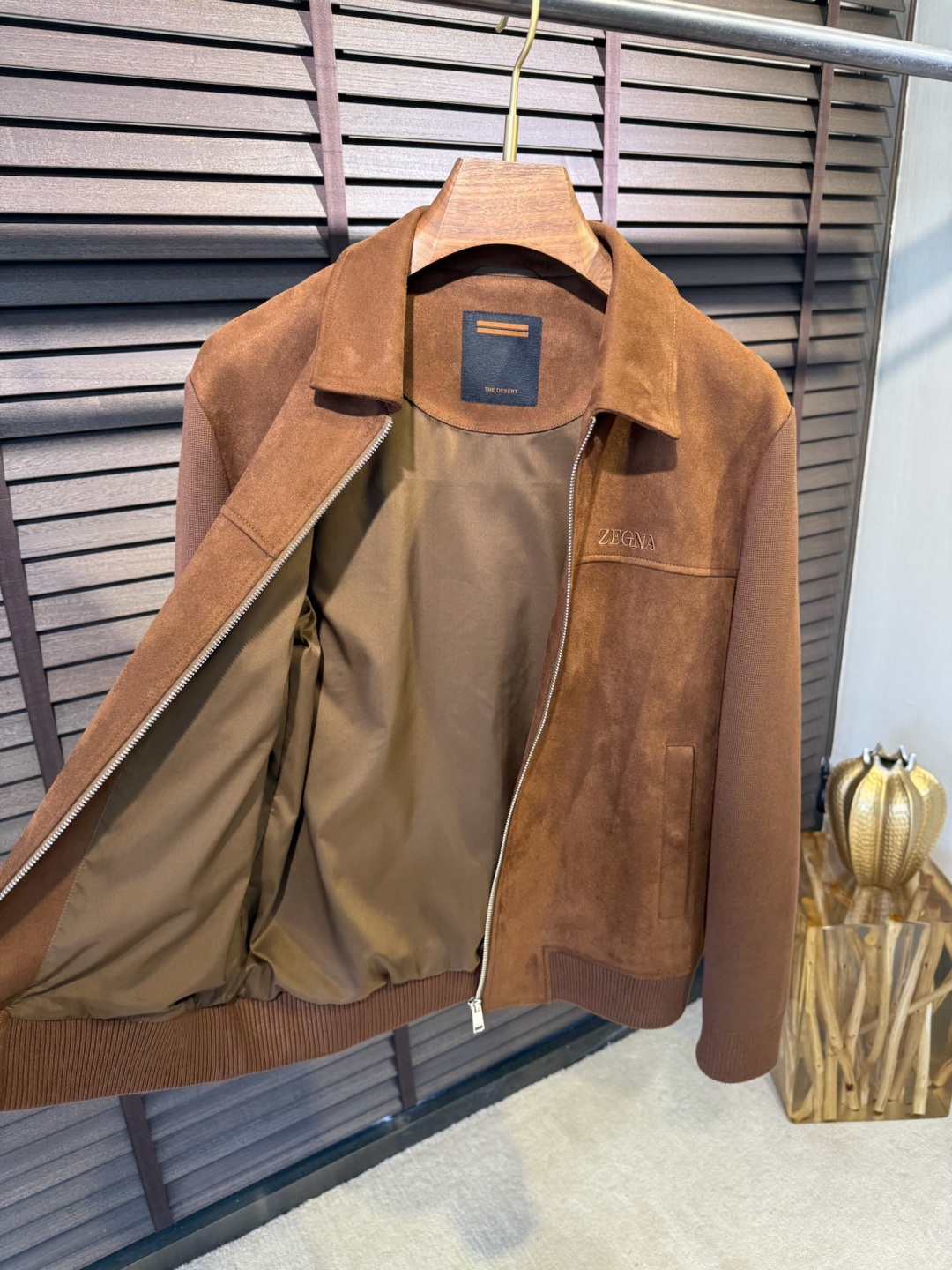 ZEGN&杰尼🦷FW2025秋冬新款针织拼接夹克外套。采用定制机车皮➕针织面料，针织面料🈶加抗起球纤维，
