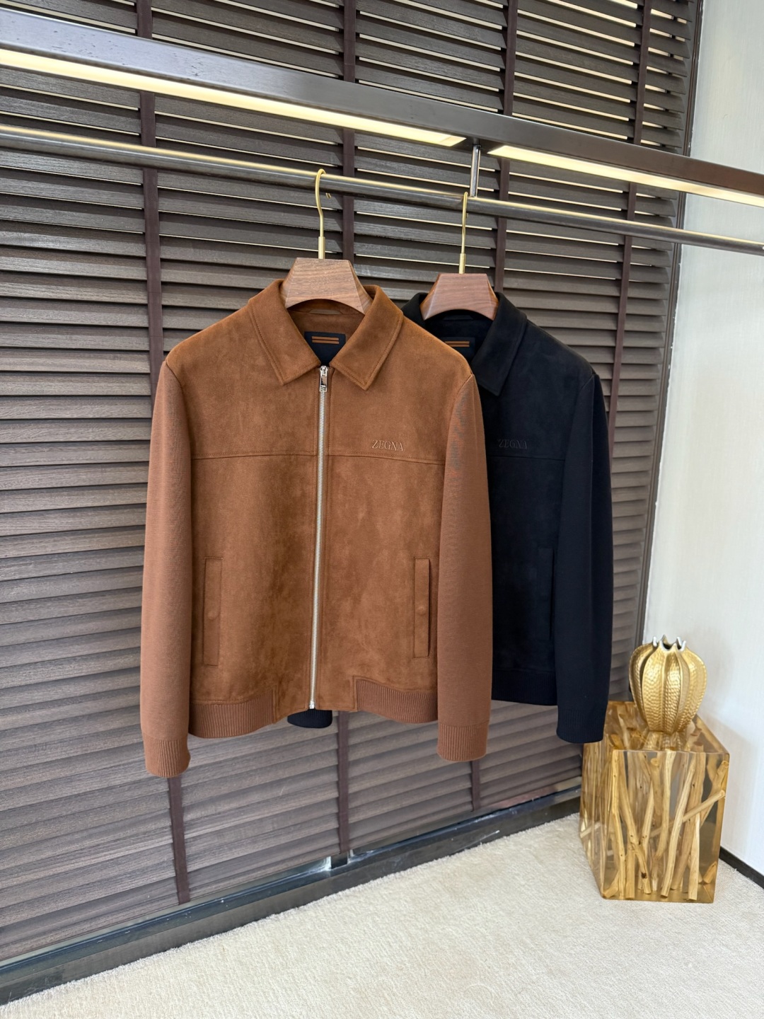 ZEGN&杰尼🦷FW2025秋冬新款针织拼接夹克外套。采用定制机车皮➕针织面料，针织面料🈶加抗起球纤维，
