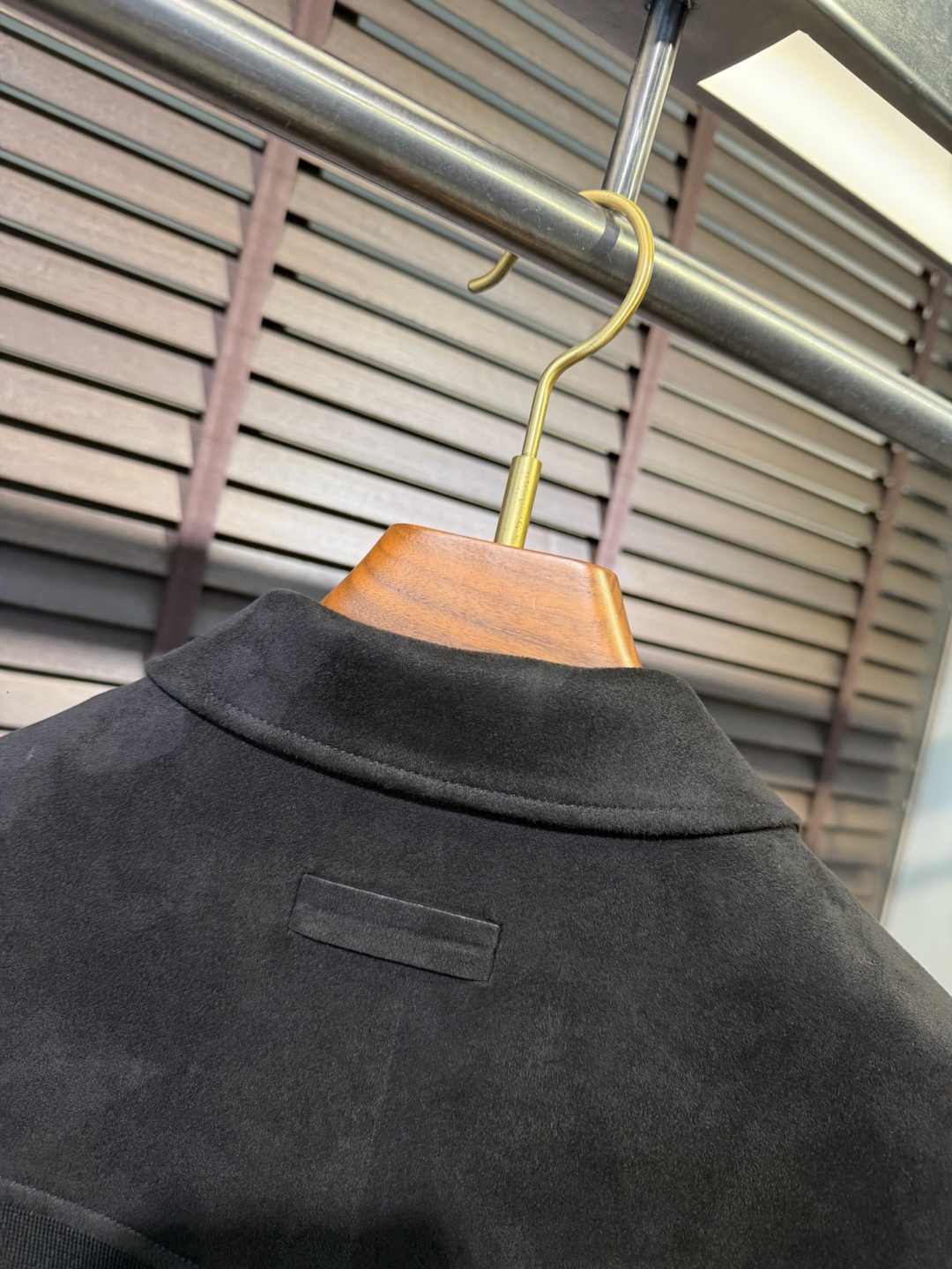 ZEGN&杰尼🦷FW2025秋冬新款针织拼接夹克外套。采用定制机车皮➕针织面料，针织面料🈶加抗起球纤维，