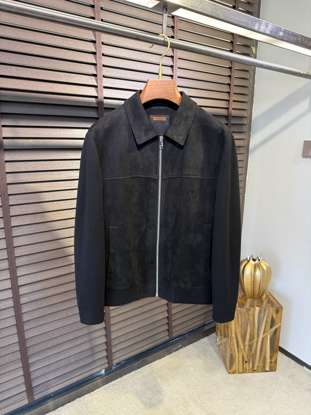 ZEGN&杰尼🦷FW2025秋冬新款针织拼接夹克外套。采用定制机车皮➕针织面料，针织面料🈶加抗起球纤维，