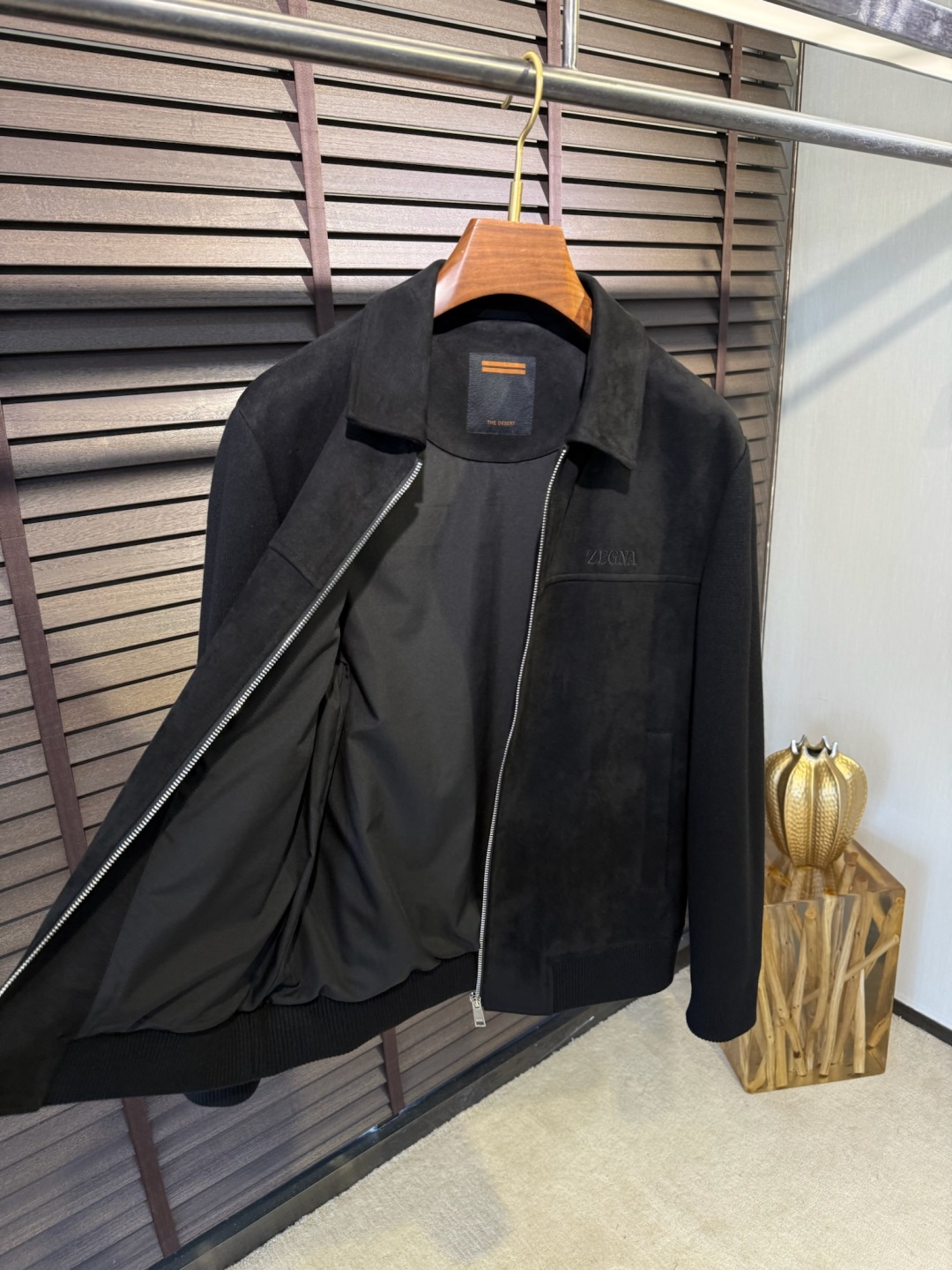 ZEGN&杰尼🦷FW2025秋冬新款针织拼接夹克外套。采用定制机车皮➕针织面料，针织面料🈶加抗起球纤维，
