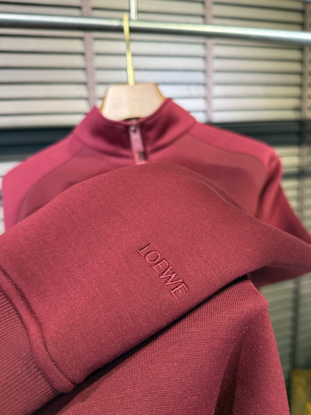 Leo&罗意🧣FW2025新款Polo立领拉链卫衣。采用棉➕羊毛➕莫代尔➕氨纶混纺面料，可机洗，立挺有型