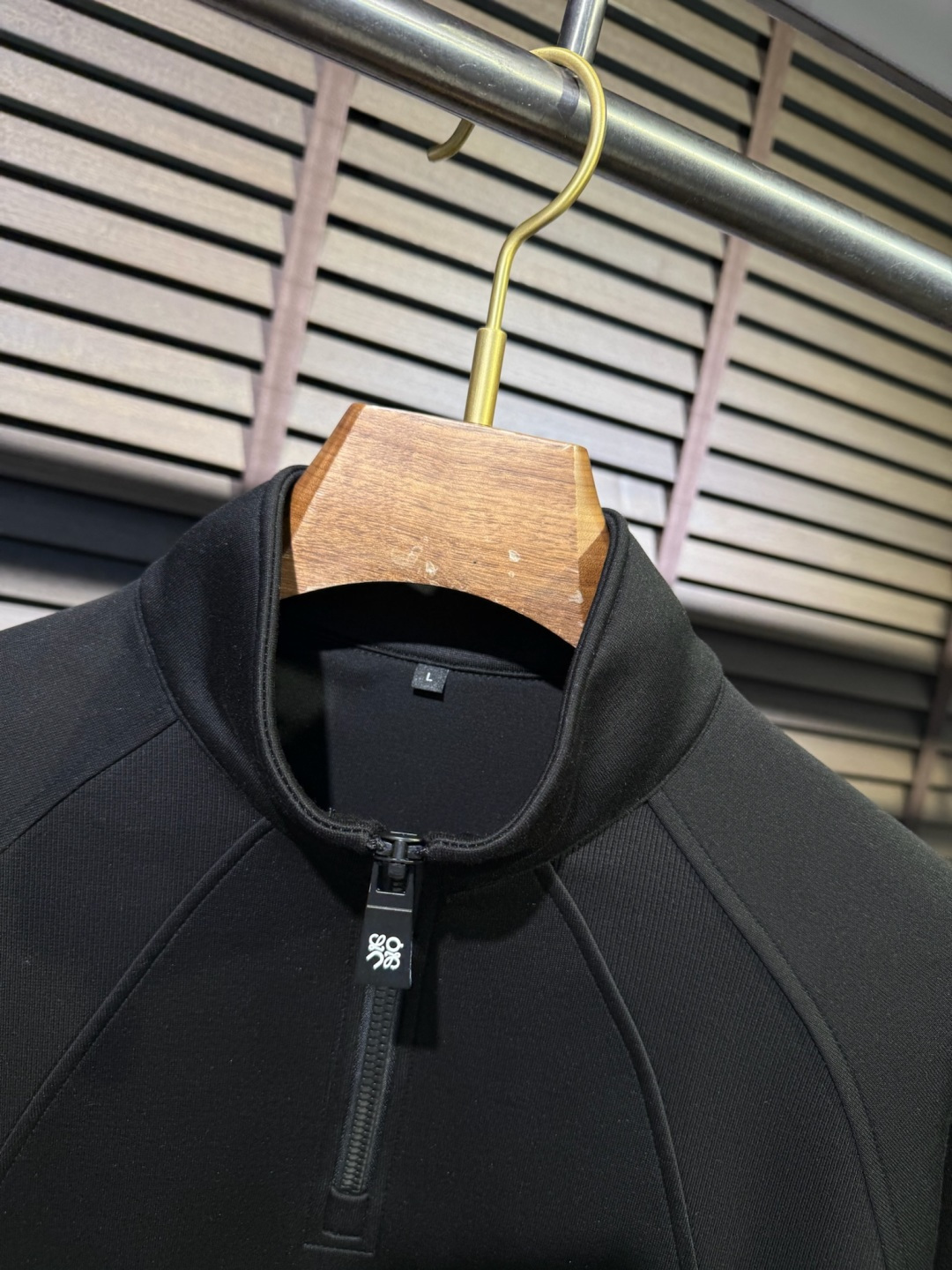 Leo&罗意🧣FW2025新款Polo立领拉链卫衣。采用棉➕羊毛➕莫代尔➕氨纶混纺面料，可机洗，立挺有型