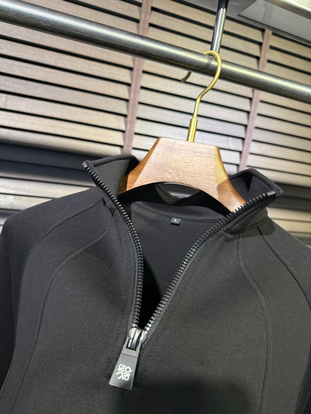 Leo&罗意🧣FW2025新款Polo立领拉链卫衣。采用棉➕羊毛➕莫代尔➕氨纶混纺面料，可机洗，立挺有型