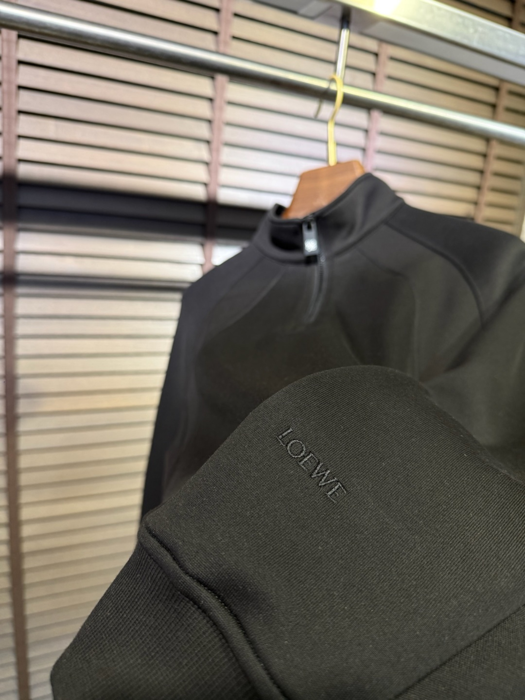 Leo&罗意🧣FW2025新款Polo立领拉链卫衣。采用棉➕羊毛➕莫代尔➕氨纶混纺面料，可机洗，立挺有型