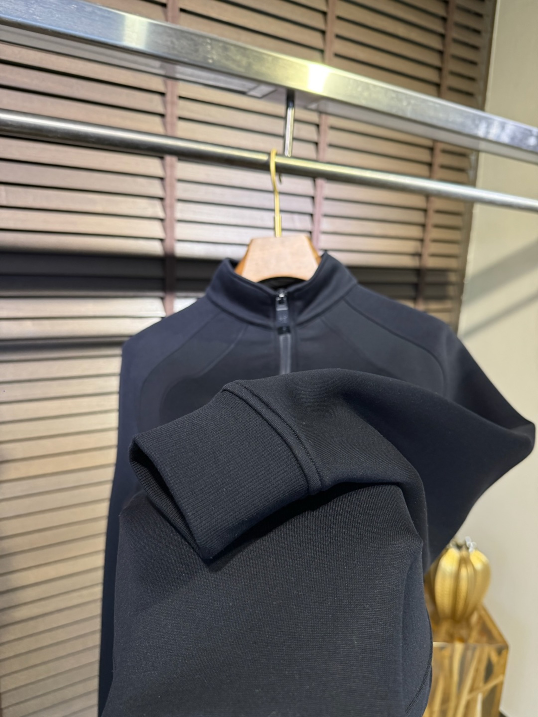 Leo&罗意🧣FW2025新款Polo立领拉链卫衣。采用棉➕羊毛➕莫代尔➕氨纶混纺面料，可机洗，立挺有型