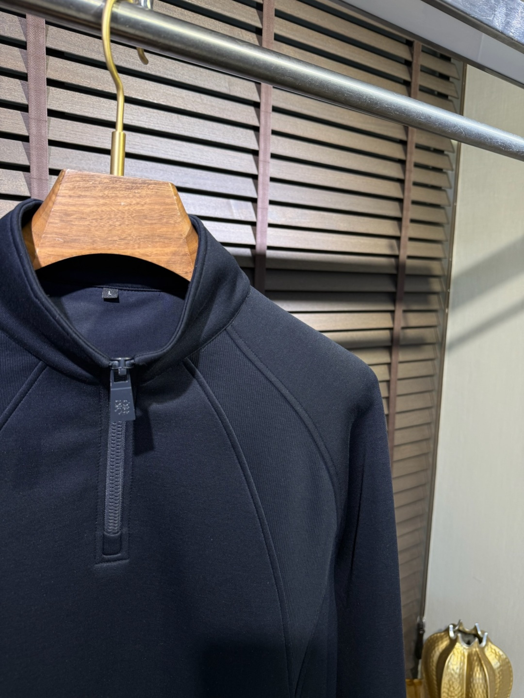 Leo&罗意🧣FW2025新款Polo立领拉链卫衣。采用棉➕羊毛➕莫代尔➕氨纶混纺面料，可机洗，立挺有型