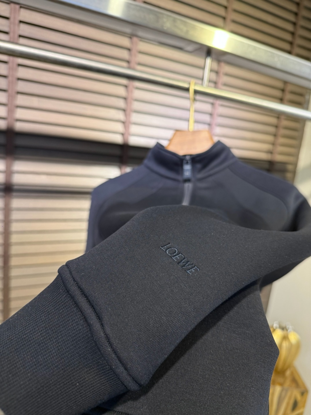 Leo&罗意🧣FW2025新款Polo立领拉链卫衣。采用棉➕羊毛➕莫代尔➕氨纶混纺面料，可机洗，立挺有型