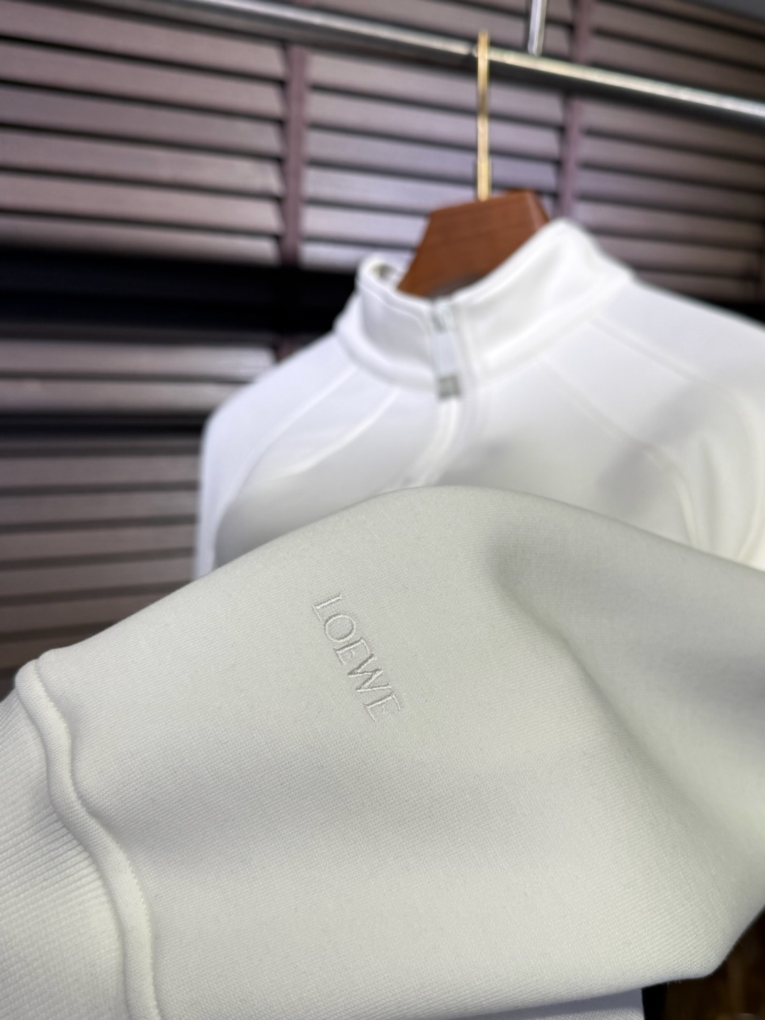 Leo&罗意🧣FW2025新款Polo立领拉链卫衣。采用棉➕羊毛➕莫代尔➕氨纶混纺面料，可机洗，立挺有型