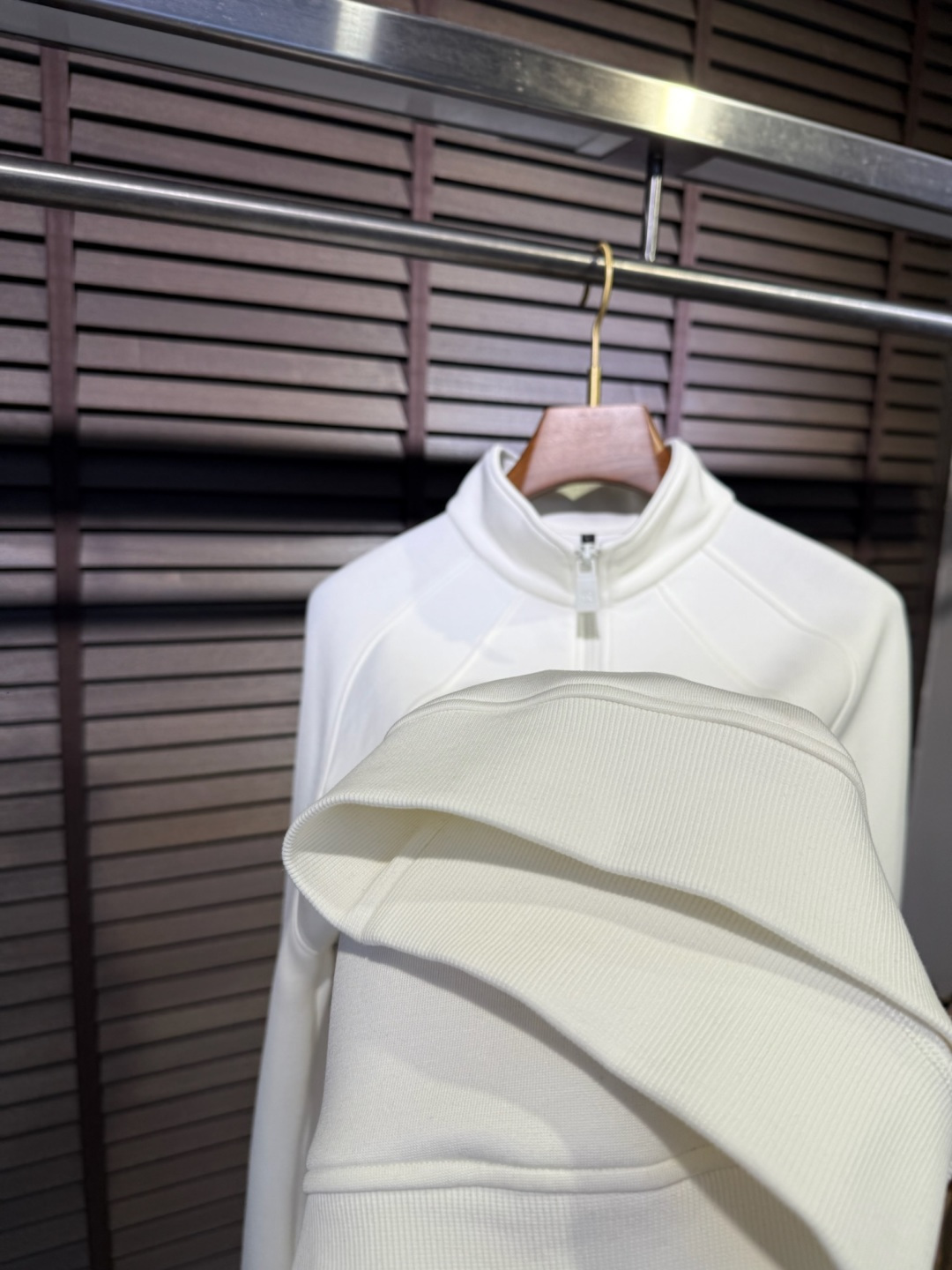 Leo&罗意🧣FW2025新款Polo立领拉链卫衣。采用棉➕羊毛➕莫代尔➕氨纶混纺面料，可机洗，立挺有型