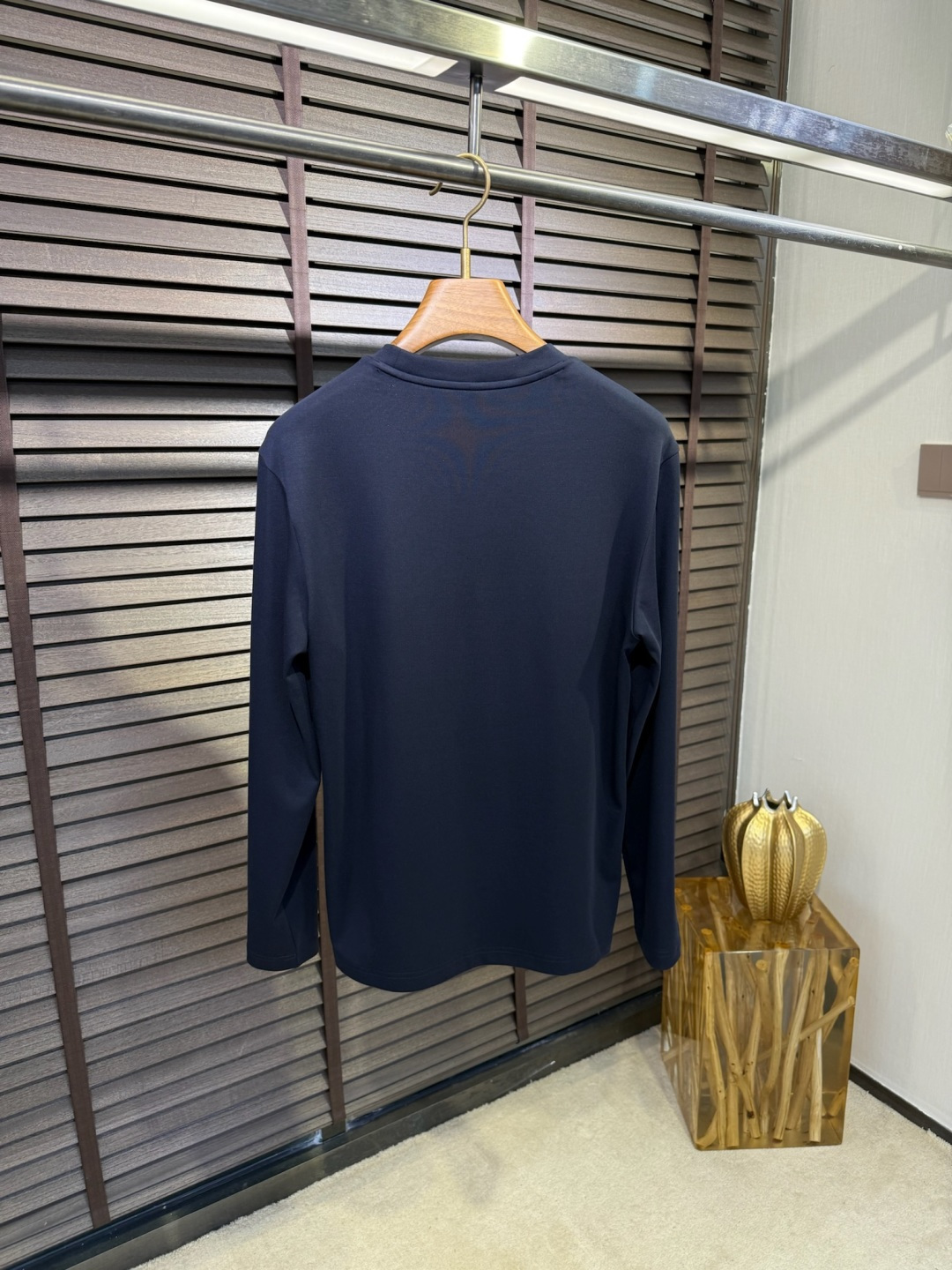 Versac&瓦萨🎨FW2025新款圆领打底衫。采用46%棉➕46%莫代尔➕8%氨纶混纺面料，可机洗，立