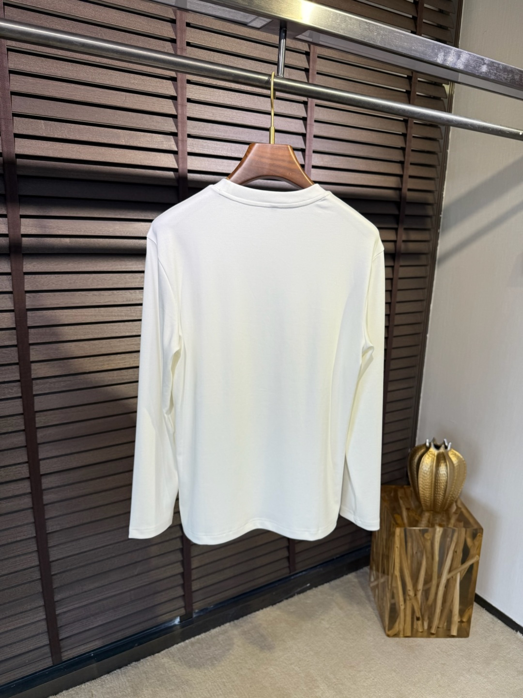 Versac&瓦萨🎨FW2025新款圆领打底衫。采用46%棉➕46%莫代尔➕8%氨纶混纺面料，可机洗，立