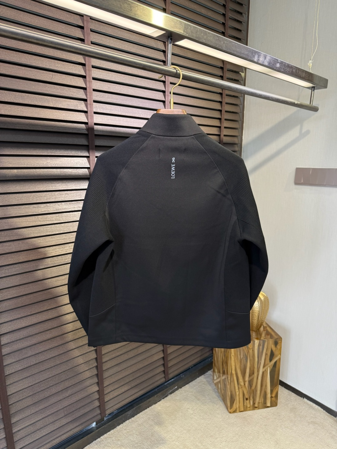 Leo&罗意😊FW2025新款针织拼接夹克外套。采用定制针织面料，力挺抗皱有型，上身绝绝子；连帽运动户外