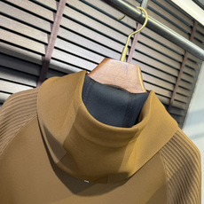 Leo&罗意😊FW2025新款针织拼接夹克外套。采用定制针织面料,力挺抗皱有型,上身绝绝子;连帽运动户外 Leo&罗意😊FW2025新款针织拼接夹克外套。采用定制针织面料,力挺抗皱有型,上身绝绝子;连帽运动户外