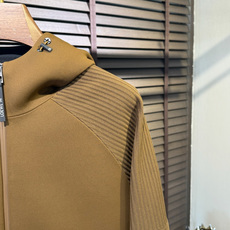 Leo&罗意😊FW2025新款针织拼接夹克外套。采用定制针织面料,力挺抗皱有型,上身绝绝子;连帽运动户外 Leo&罗意😊FW2025新款针织拼接夹克外套。采用定制针织面料,力挺抗皱有型,上身绝绝子;连帽运动户外