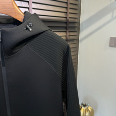 Leo&罗意😊FW2025新款针织拼接夹克外套。采用定制针织面料,力挺抗皱有型,上身绝绝子;连帽运动户外 Leo&罗意😊FW2025新款针织拼接夹克外套。采用定制针织面料,力挺抗皱有型,上身绝绝子;连帽运动户外