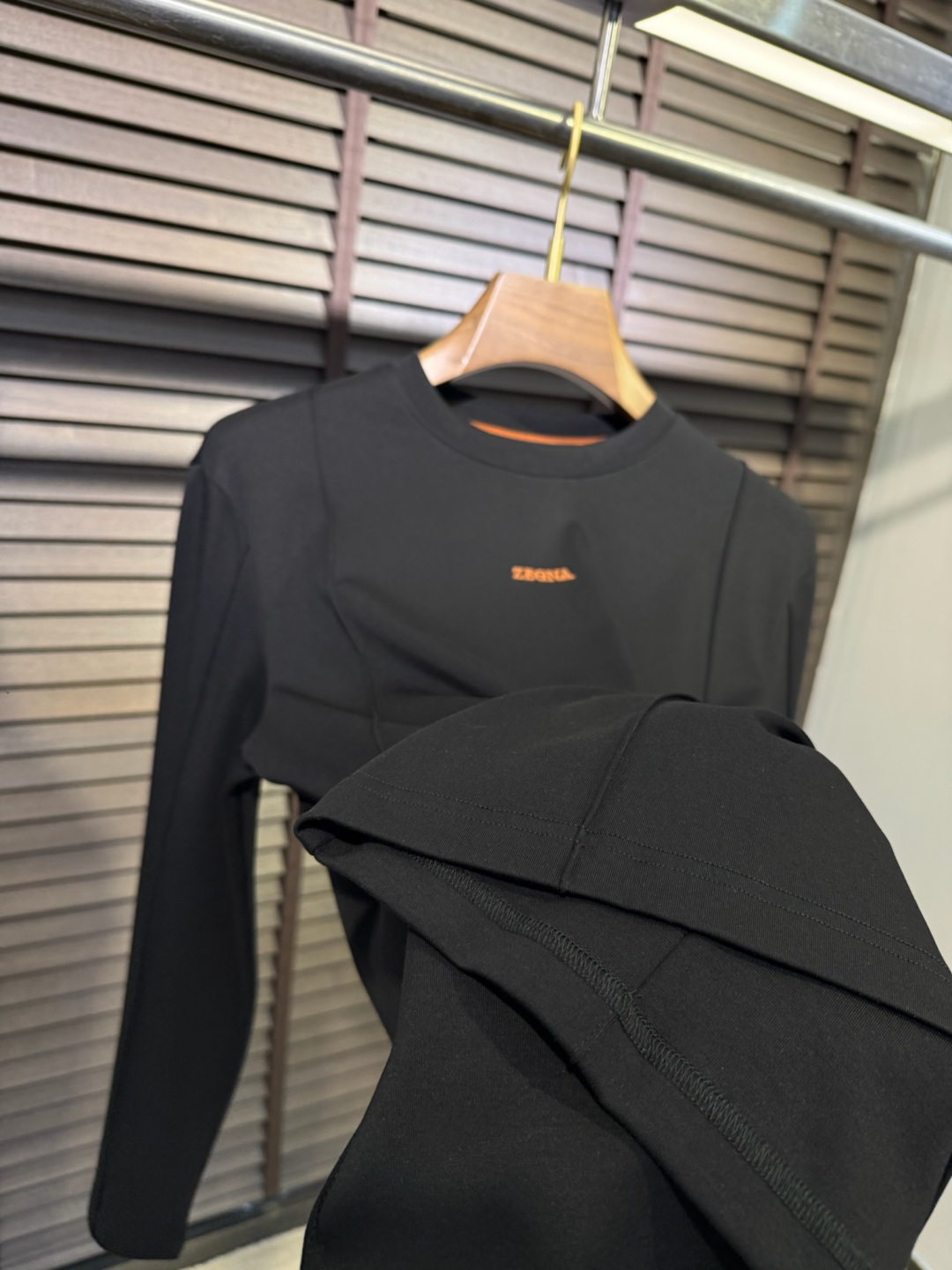 ZEGN&EZ杰尼🦷FW2025新款圆领打底衫。采用46%棉➕46%莫代尔➕8%氨纶混纺面料，可机洗，立