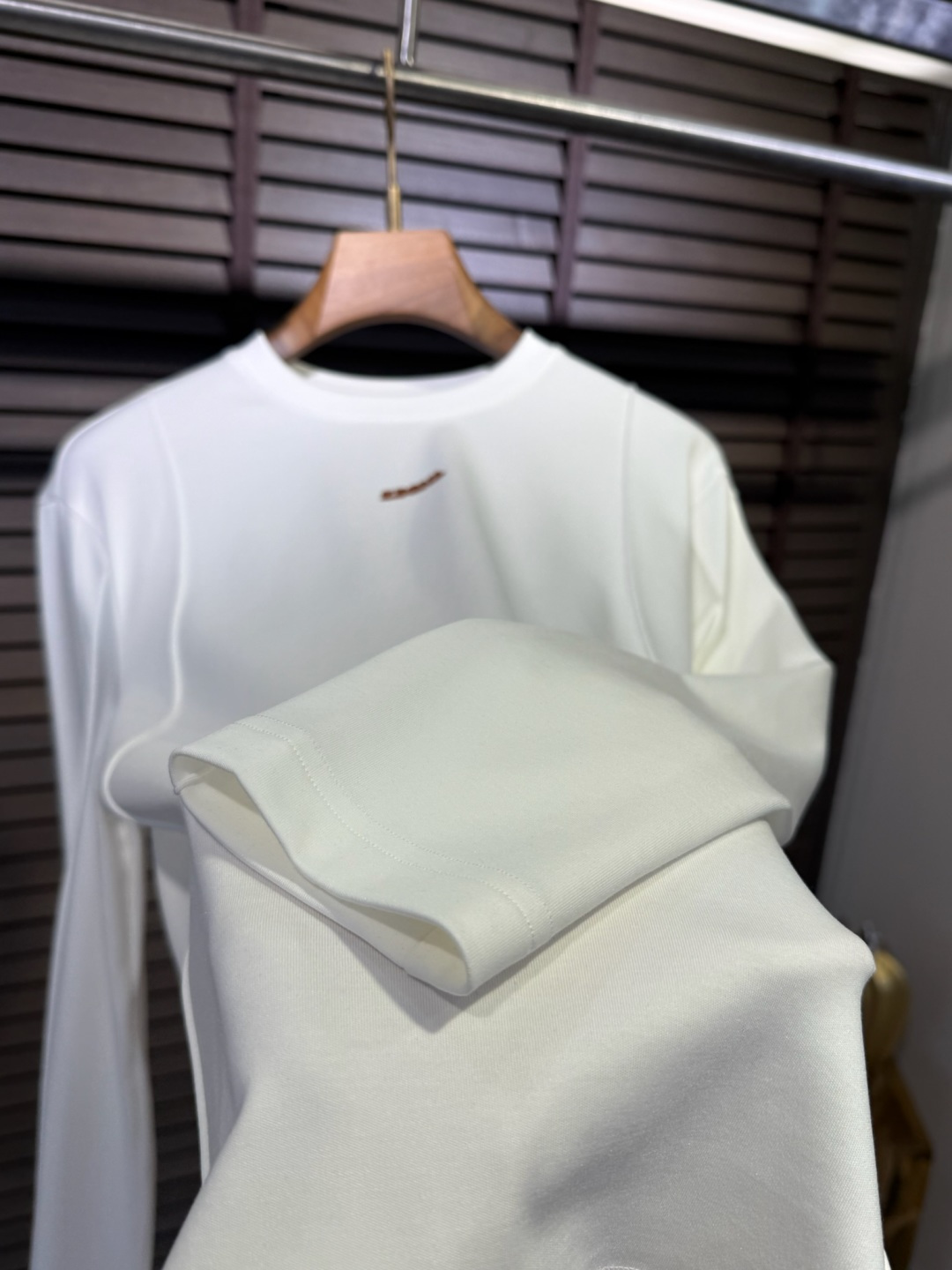 ZEGN&EZ杰尼🦷FW2025新款圆领打底衫。采用46%棉➕46%莫代尔➕8%氨纶混纺面料，可机洗，立