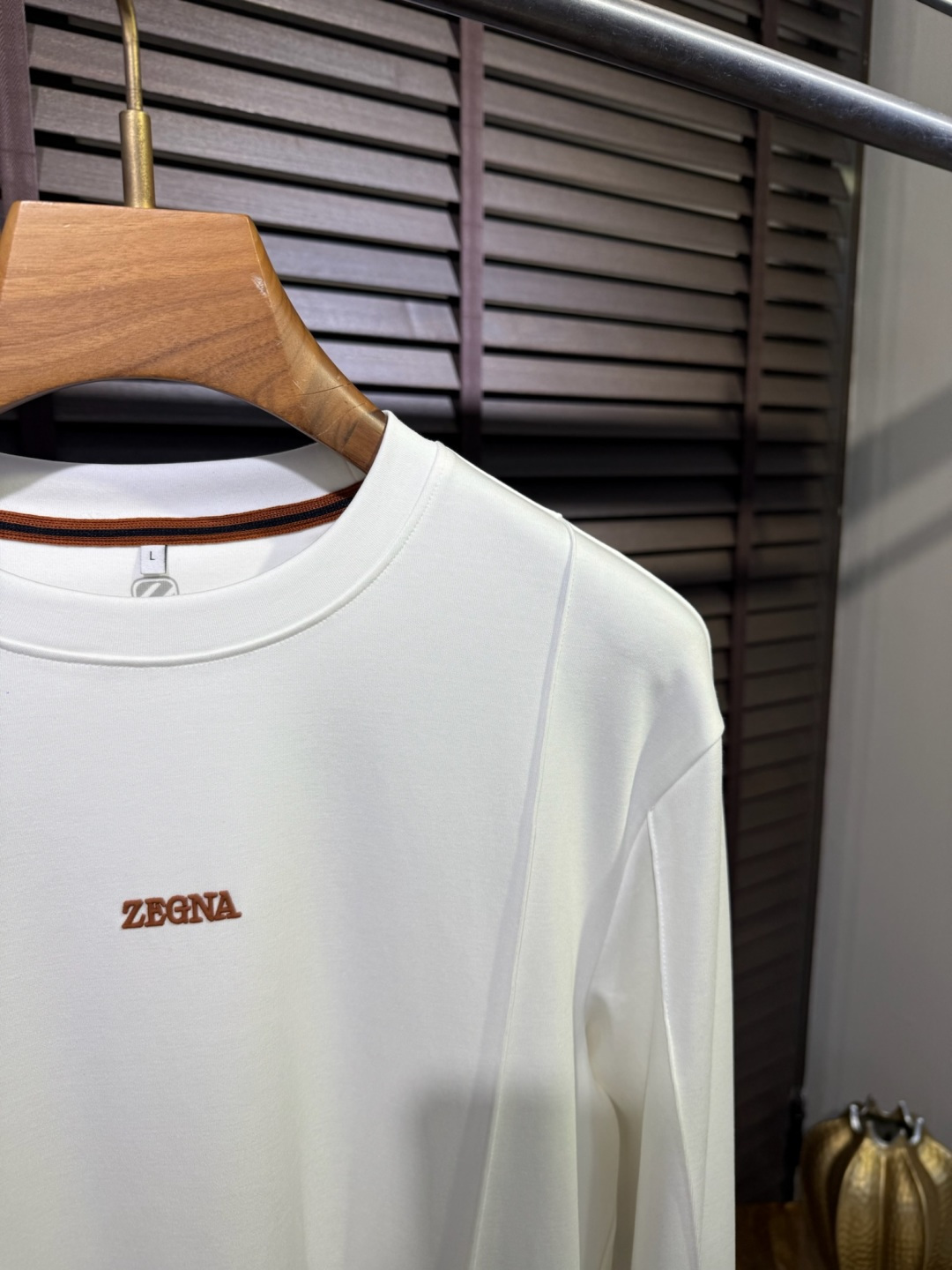 ZEGN&EZ杰尼🦷FW2025新款圆领打底衫。采用46%棉➕46%莫代尔➕8%氨纶混纺面料，可机洗，立