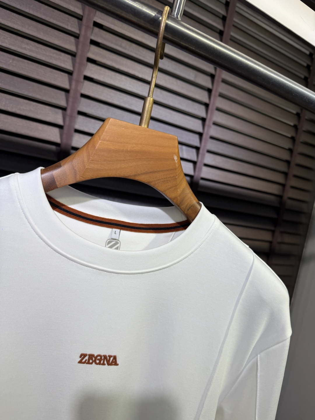 ZEGN&EZ杰尼🦷FW2025新款圆领打底衫。采用46%棉➕46%莫代尔➕8%氨纶混纺面料，可机洗，立