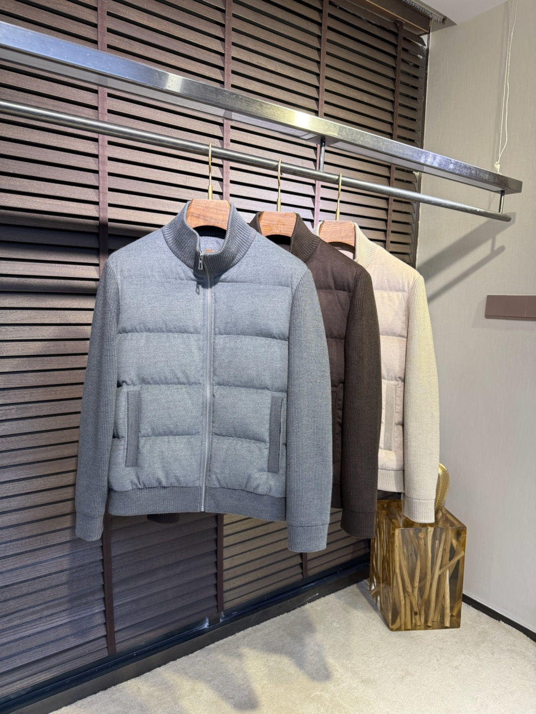 羽绒服 Loro Pian&lP🆕诺悠翩雅FW2025新款立挺针织羽绒拼接外套。柜子在售爆款。采用原版羊