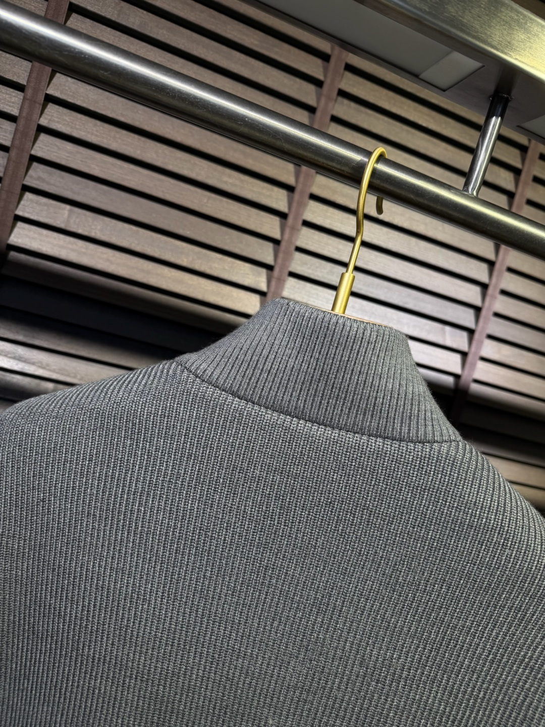 羽绒服 Loro Pian&lP🆕诺悠翩雅FW2025新款立挺针织羽绒拼接外套。柜子在售爆款。采用原版羊