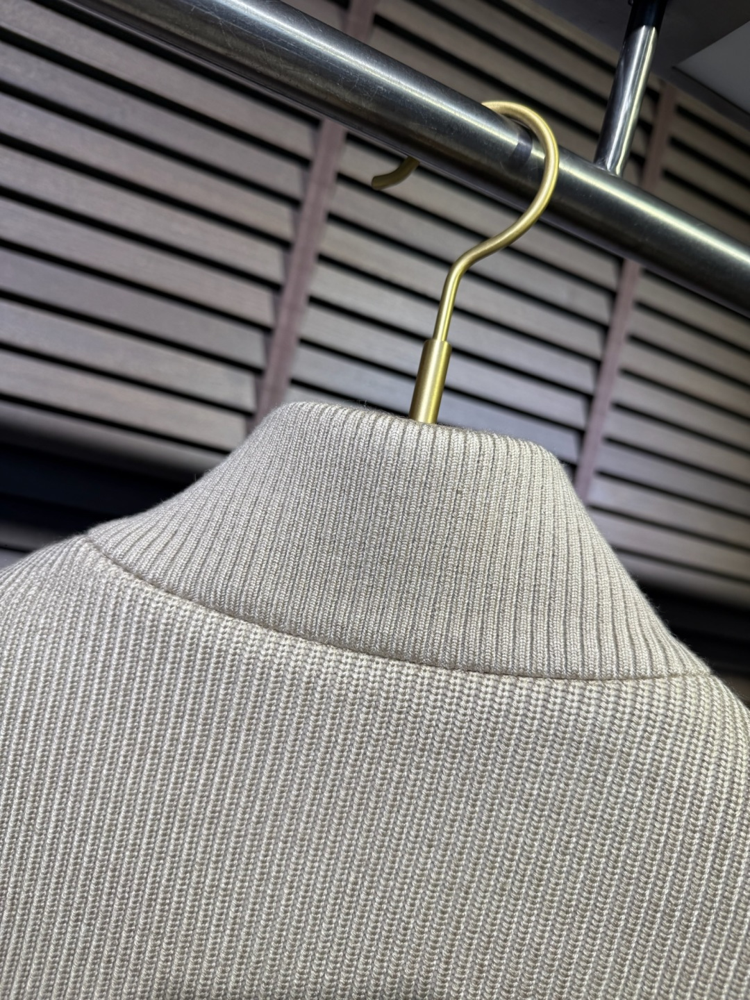 羽绒服 Loro Pian&lP🆕诺悠翩雅FW2025新款立挺针织羽绒拼接外套。柜子在售爆款。采用原版羊