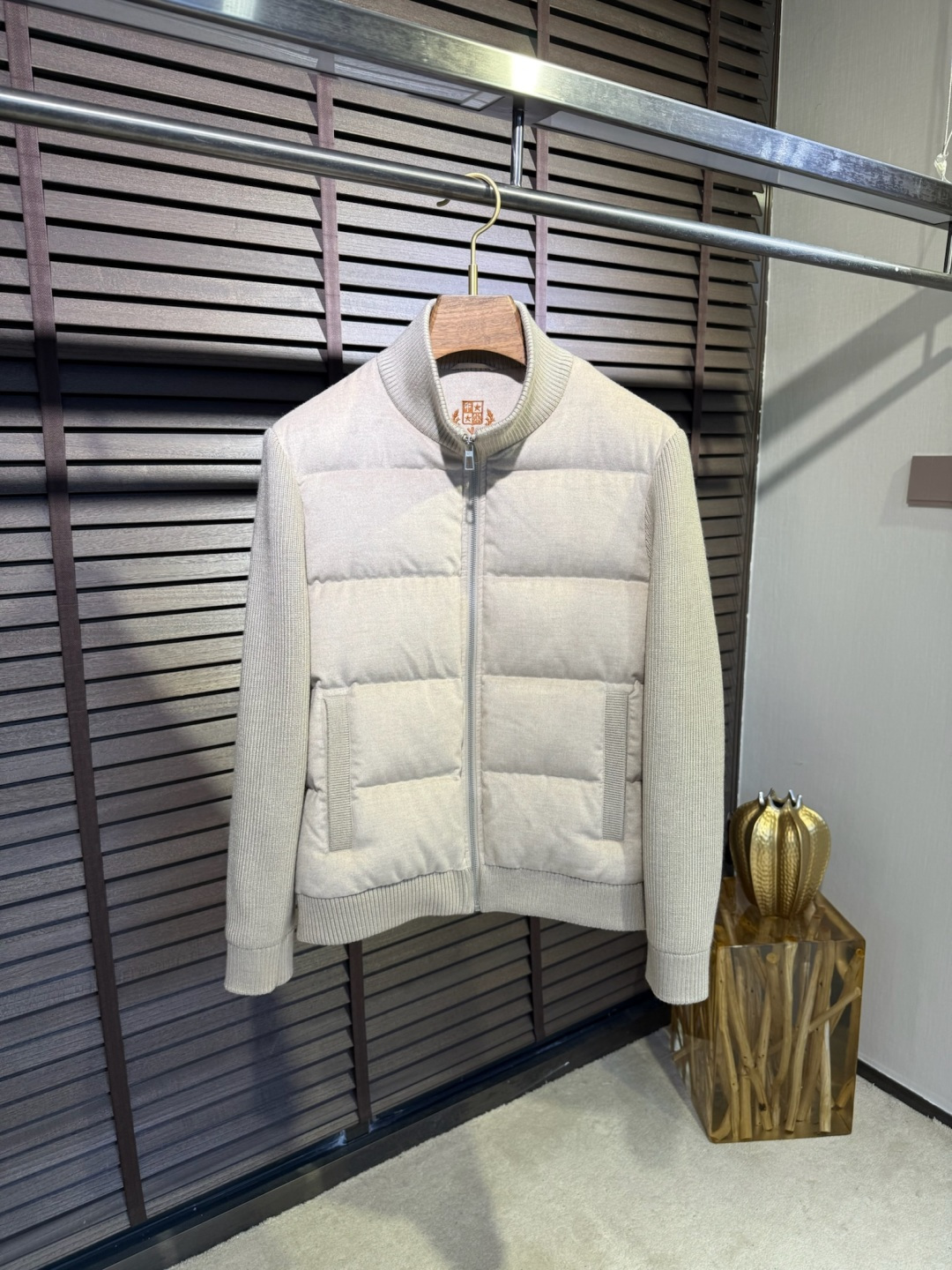 羽绒服 Loro Pian&lP🆕诺悠翩雅FW2025新款立挺针织羽绒拼接外套。柜子在售爆款。采用原版羊