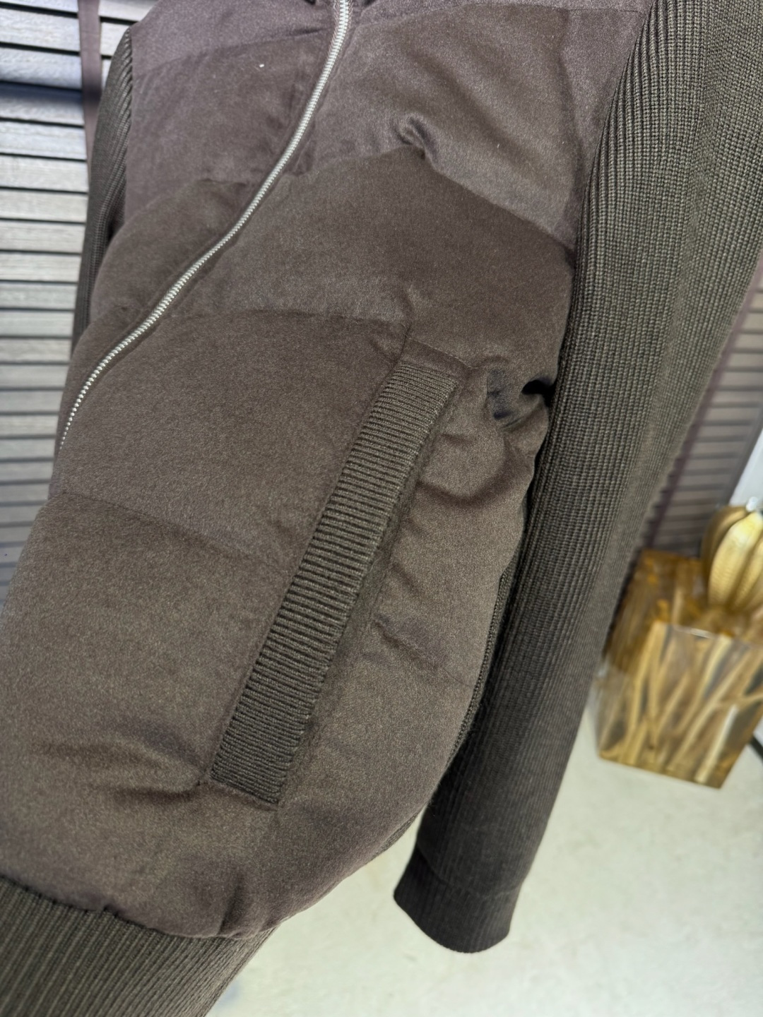 羽绒服 Loro Pian&lP🆕诺悠翩雅FW2025新款立挺针织羽绒拼接外套。柜子在售爆款。采用原版羊