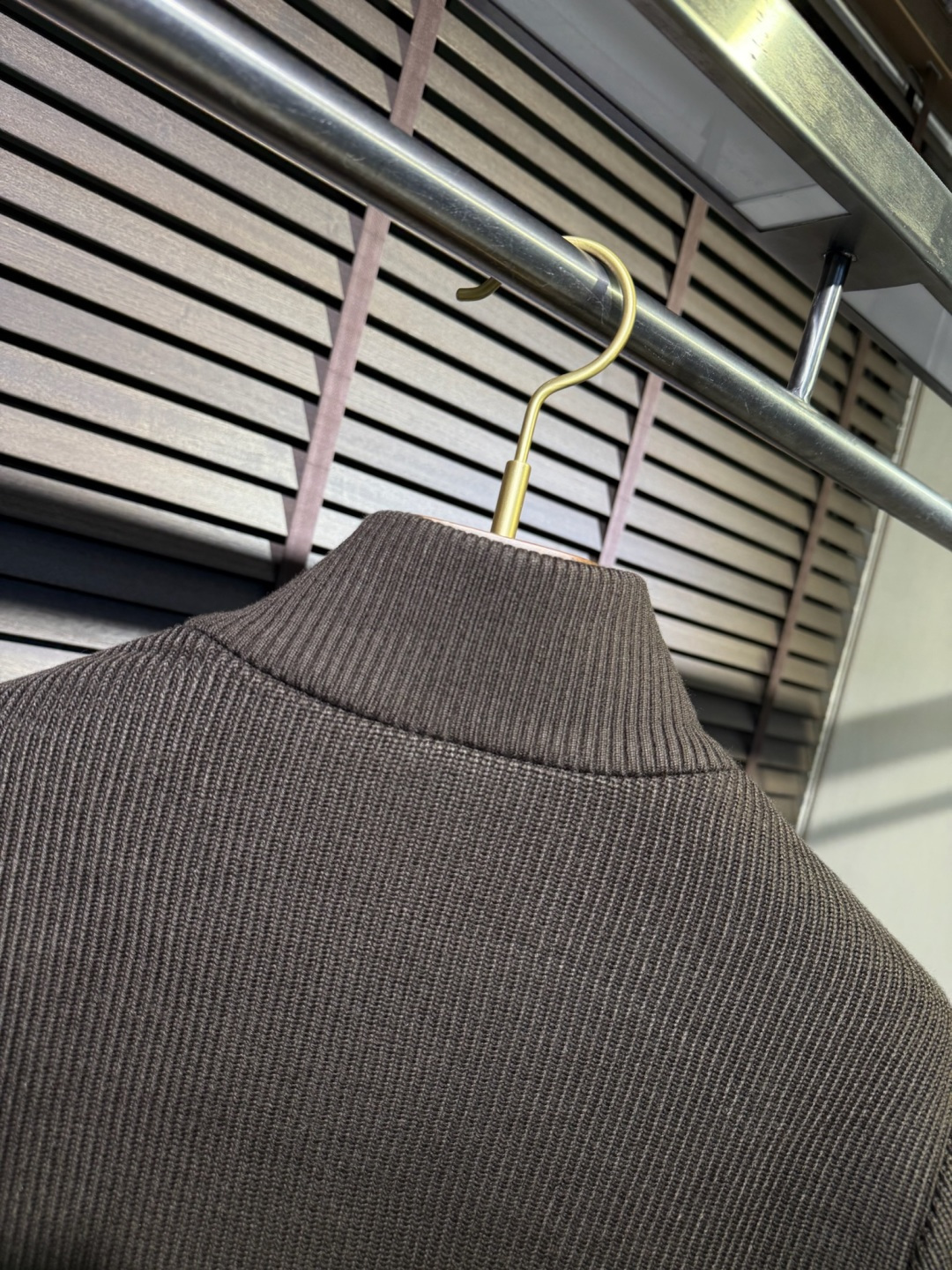 羽绒服 Loro Pian&lP🆕诺悠翩雅FW2025新款立挺针织羽绒拼接外套。柜子在售爆款。采用原版羊