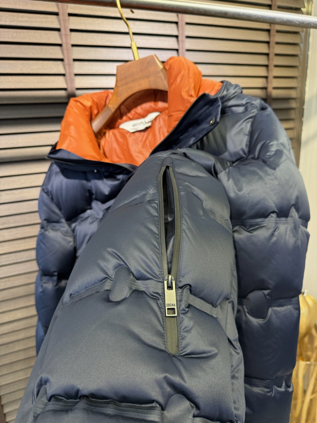 Zegn&杰尼🦷FW2025冬季新款羽绒服。连帽设计，商务与休闲兼并，帽子不可拆卸，适合各种场合穿搭。采