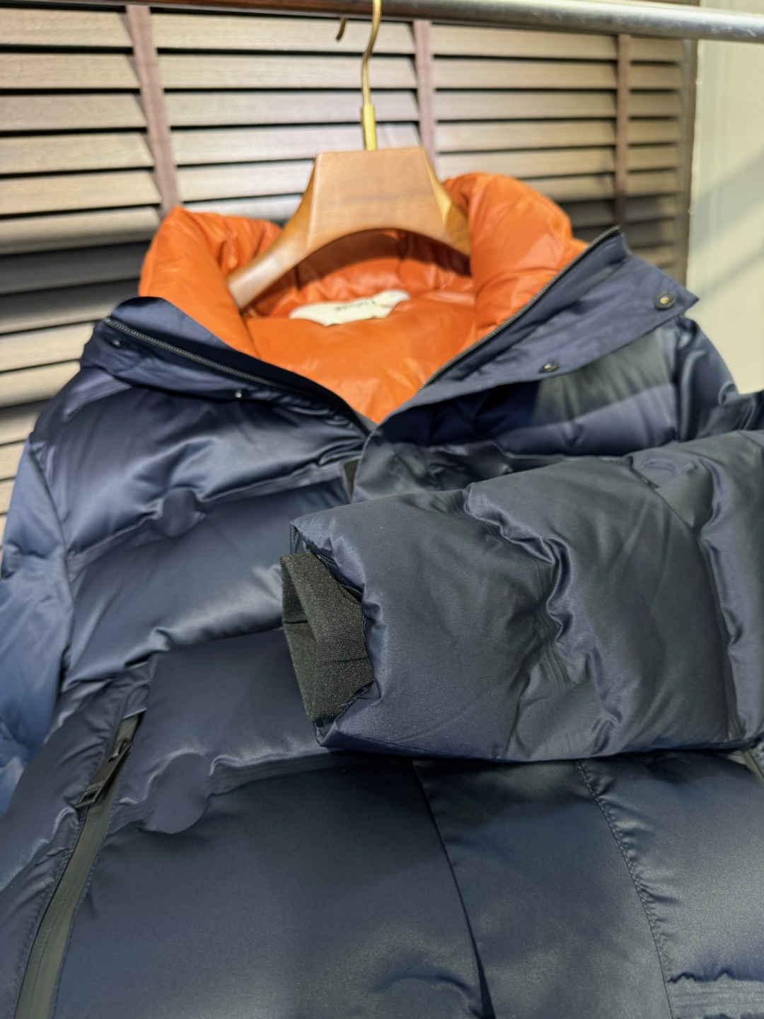 Zegn&杰尼🦷FW2025冬季新款羽绒服。连帽设计，商务与休闲兼并，帽子不可拆卸，适合各种场合穿搭。采