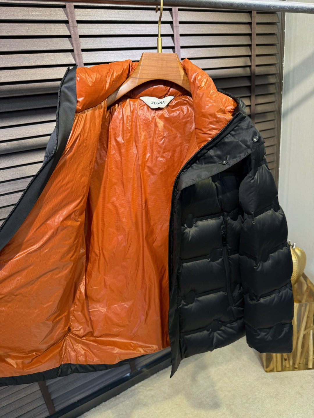 Zegn&杰尼🦷FW2025冬季新款羽绒服。连帽设计，商务与休闲兼并，帽子不可拆卸，适合各种场合穿搭。采