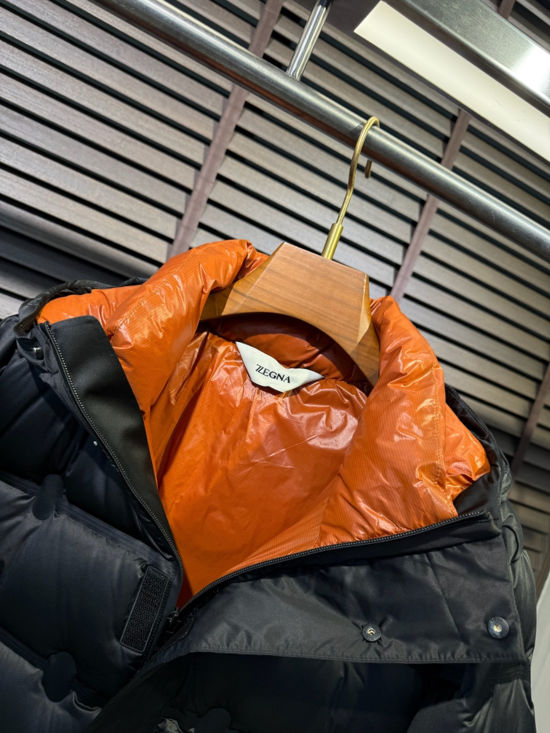 Zegn&杰尼🦷FW2025冬季新款羽绒服。连帽设计，商务与休闲兼并，帽子不可拆卸，适合各种场合穿搭。采