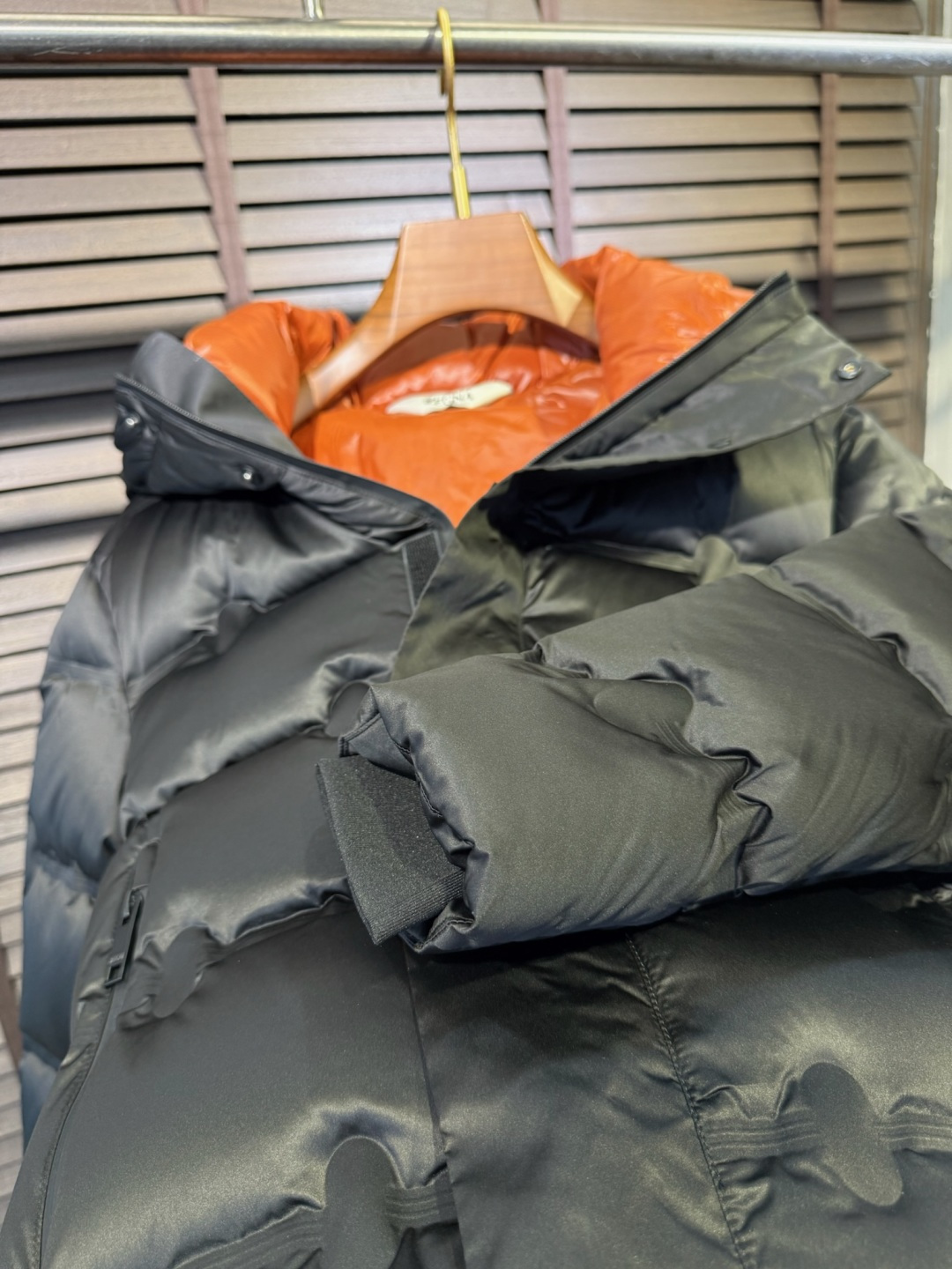 Zegn&杰尼🦷FW2025冬季新款羽绒服。连帽设计，商务与休闲兼并，帽子不可拆卸，适合各种场合穿搭。采