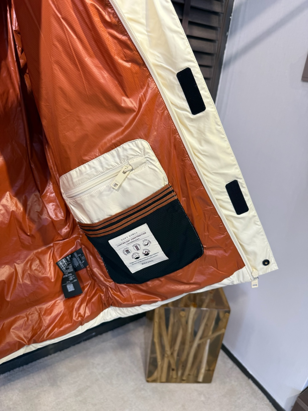 Zegn&杰尼🦷FW2025冬季新款羽绒服。连帽设计，商务与休闲兼并，帽子不可拆卸，适合各种场合穿搭。采