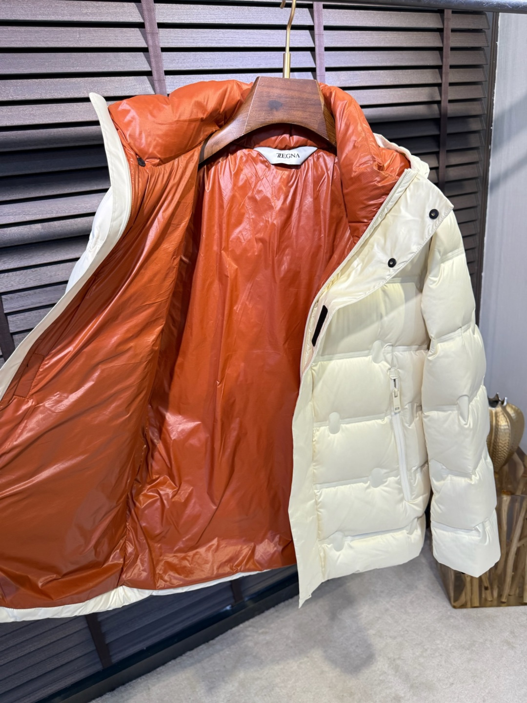 Zegn&杰尼🦷FW2025冬季新款羽绒服。连帽设计，商务与休闲兼并，帽子不可拆卸，适合各种场合穿搭。采